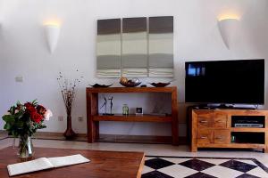 A kitchen or kitchenette at Casa Amelia