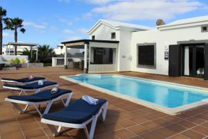 The swimming pool at or close to Casa Amelia