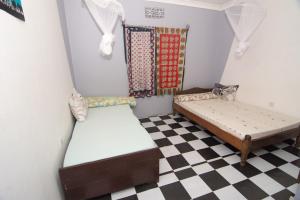 Ένα ή περισσότερα κρεβάτια σε δωμάτιο στο First Point Arusha Hostel