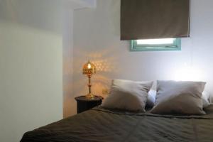 Una cama o camas en una habitación de Dar el Marsa