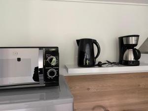 a microwave sitting on a counter next to a coffee maker at Appartement dans Le Chalet in La Chapelle-en-Vercors
