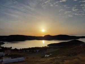 a sunset over a body of water with the sun in the sky at SUNRISE VIEW Apartment 2 in Rámos