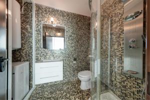 A bathroom at Seaside Luxury Apartment - Sarafovo