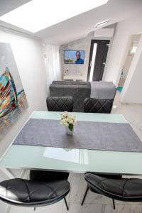 TV a/nebo společenská místnost v ubytování Apartman Marta