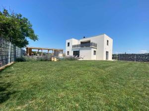 Gallery image of Apartment ENJOY BLUE, with pool & pets welcome in Novigrad Istria