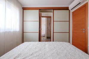 Posteľ alebo postele v izbe v ubytovaní Apartments Luana with private jacuzzi