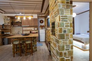 A kitchen or kitchenette at The Backyard Fisherman's House