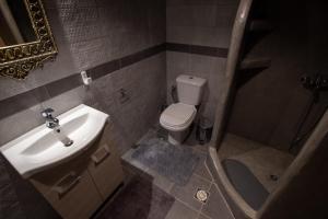A bathroom at The Backyard Fisherman's House