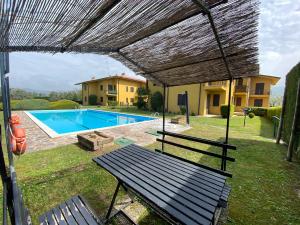 Bazén v ubytování Tiny CostaBella nebo v jeho okolí