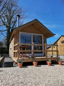 Gallery image of Dryw bach glamping hut in Llandeilo