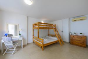 Protaras Nausicaa Villa Mykonos emeletes ágyai egy szobában
