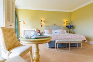 A seating area at Step House Hotel