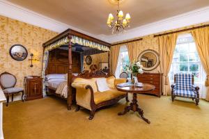 A bed or beds in a room at Step House Hotel
