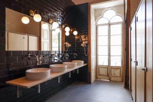 Koupelna v ubytování Tilia Hostel + 30 fotografií
