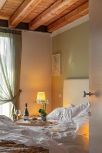 a bedroom with a bed and a table with a lamp at Hotel Rovere in Treviso