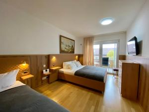Cama o camas de una habitación en Golden GaPa Central Apartment 5