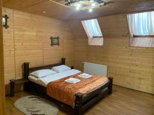 Una cama o camas en una habitación de Shulc