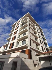 Budova, kde se apartmán nachází + 23 fotografií