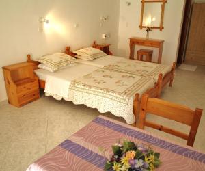 a bedroom with two beds and a mirror at Scarpantos in Amoopi