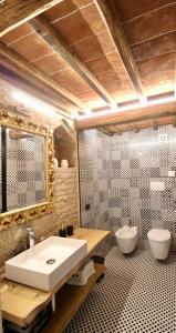 Kúpeľňa v ubytovaní Luxury Suite apartment Angiolieri