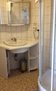 Ванна кімната в Gästehaus Samuel Wadgassen
