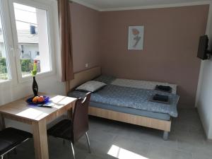Ένα ή περισσότερα κρεβάτια σε δωμάτιο στο Apartments Rosemary Ljubljana & Free Parking