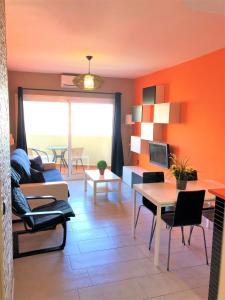 Część wypoczynkowa w obiekcie Precioso apartamento frente al mar Benalbeach