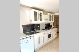 Photo de la galerie de l'établissement Appartement avec jardin -alentours Ajaccio centre, à Alata