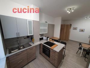 Kuchyň nebo kuchyňský kout v ubytování @home Napoli