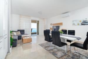 Posedenie v ubytovaní Sea view apartment Ema
