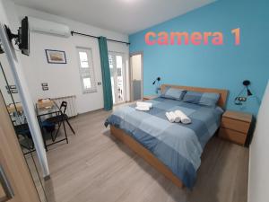 Postel nebo postele na pokoji v ubytování @home Napoli