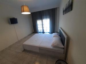 Posteľ alebo postele v izbe v ubytovaní Asteris appartment