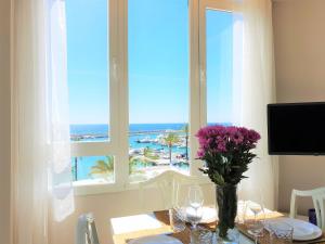 a dining room with a table with a view of the ocean at FANTASTIC APARTMENT B IN FRONT OF THE SEA & MARINA in Estepona