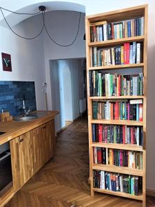 Knižnica v apartmáne