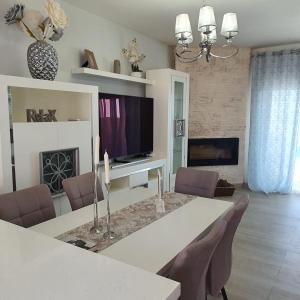 Et tv og/eller underholdning på Niza Beach