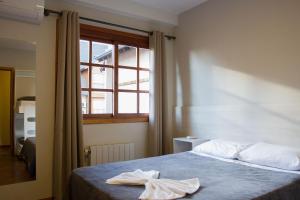 מיטה או מיטות בחדר ב-Incrível apartamento no Centro de Gramado