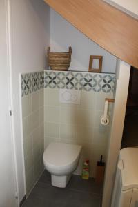 Salle de bains dans l'établissement Maison Belle-Ile en Mer