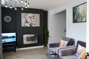 a living room with a couch and a tv at VIP Church Street Apartment in Portadown