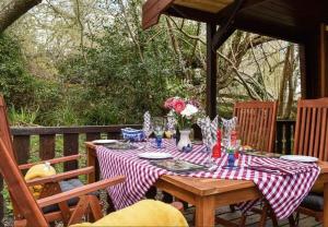 a table with a red and white checkered table cloth at The Cabin at The Oaks in Fordingbridge