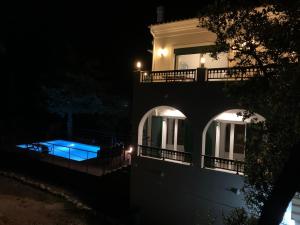 Bazén v ubytování Villa Pyrgos nebo v jeho okolí