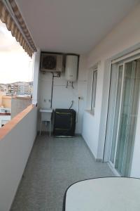 Kuchyň nebo kuchyňský kout v ubytování Benicarlo 4A2 Apartamento con amplia terraza y vistas al mar, WIFI, garaje