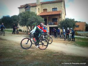 a group of people riding bikes on a dirt road at La Casona de Requijada a 6km de Pedraza con Piscina in Requijada