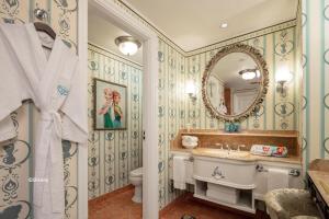 Un baño de Hong Kong Disneyland Hotel