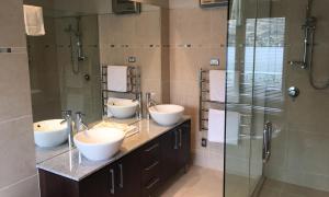 Gallery image of Lakeview Heights Luxury Apartment 2 in Wanaka