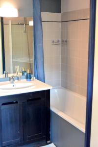 a bathroom with a sink and a bath tub and a sink at STUDIO'MARCEL in Blagnac