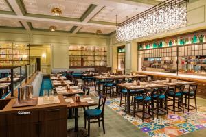 ディズニー エクスプローラーズ ロッジにあるレストランまたは飲食店