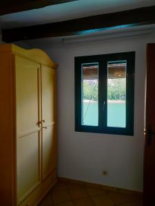 a room with a window and a cabinet at Lo Raconet in Sant Llorenç de Montgai