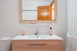 A bathroom at Apartamentos Karin 2ºe