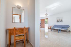 A bed or beds in a room at Apartamentos Karin 2ºe