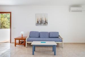 A seating area at Apartamentos Karin 2ºe